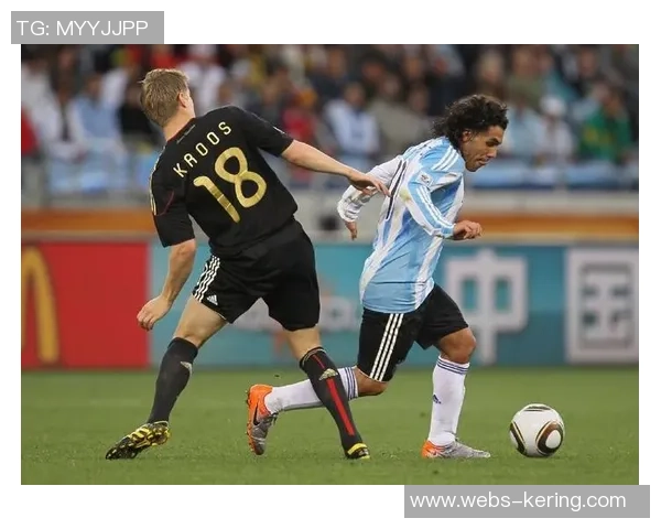 同塔与平福的精彩对决揭示了足球战术的博弈与团队合作的重要性 同塔与平福的精彩对决揭示了足球战术的博弈与团队合作的重要性